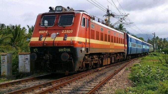 देशभरातील १०१२ इतर रेल्वे गाड्या रद्द (Trains Canceled) करण्यात आल्या आहेत l 1012 Trains canceled across the country check schedule here