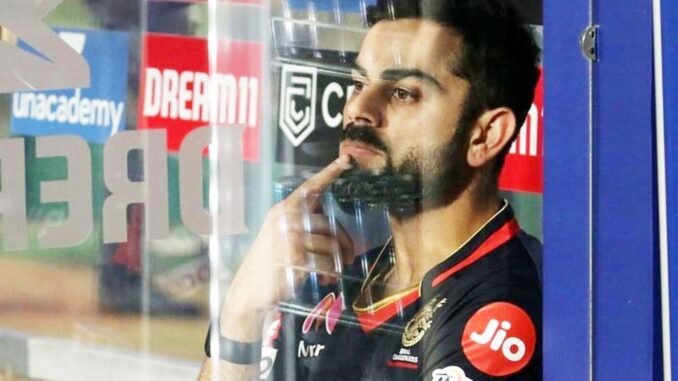 आईपीएल में RCB के कप्तान विराट कोहली ने मौजूदा आईपीएल टूर्नामेंट के बाद टीम के कप्तान के रूप में पद छोड़ने के अपने फैसले की घोषणा की है