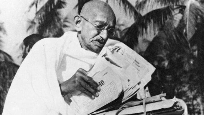अहिंसा के बल पर भारत को आजादी दिलाने वाले गांधी जी आज भी लोगों के जेहन में जिंदा है. जानिए, महात्मा गांधी के कुछ प्रेरक विचार l Mahatma Gandhi Birth Anniversary