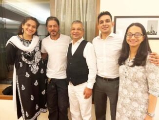 25 दिनों बाद मुस्कुराया 'मन्नत', फैन्स मना रहे 'दिवाली' l Shahrukh Khan's first photo after aryan khan get's bail from jail
