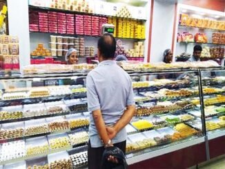 Diwali 2021 : सावधान! कहीं मिलावट आपकी दीपावली न कर दे फीकी, रंग-बिरंगी मिठाइयां खरीदने से पहले याद रखें 'ये' बातें l Colorful sweets is dangerous to health