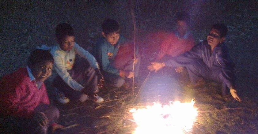 उत्तर महाराष्ट्र अर्थात खान्देशात (खान्देश) पारा कमालीचा घसरल्यामुळे थंडीचा कडाका प्रचंड वाढला आहे. गुरुवारी धुळ्याचा पारा नीचांकी २.८ अंशांवर घसरला l North maharashtra weather update