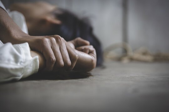 Crime लग्नाचे आमिष दाखवून पिडीतेचा १० वर्षे लैंगिक छळ; तीनवेळा गर्भपात l Sexual harassment of a woman for ten years by showing the lure of marriage