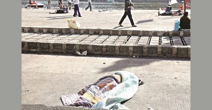 homeless people die due to heavy cold Jalgaon अरेरे! ४ बेघरांचा अति थंडीमुळे गारठून मृत्यू l 4 homeless people die due to heavy cold Jalgaon North Maharashtra