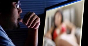Facebook वरून 'न्युड व्हिडिओ कॉल' करत 'सेक्स्टॉर्शन'; खंडणी उकळण्याचा प्रयत्न l Sextortion by making nude video calls from Facebook