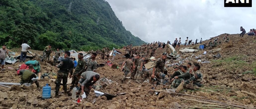 निसर्ग कोपला रं! भूस्खलनात लष्कराचा तळ उध्वस्त; 55 जवान ढिगाऱ्याखाली अडकले, मृतांचा आकडा 7 वर l Massive landslide in Manipur 7 dead Around 45 persons are still missing